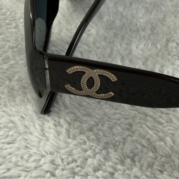 Chanel CC Logo Authentic Sunglasses Made in Italy Style Number 5102 - Picture 3 of 15